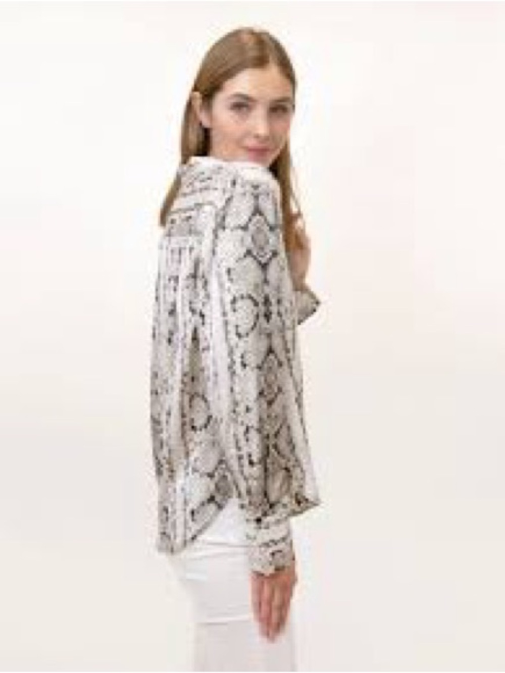 Autres filles Women's Snake Print Long-Sleeve Blouse in Ivory/Black